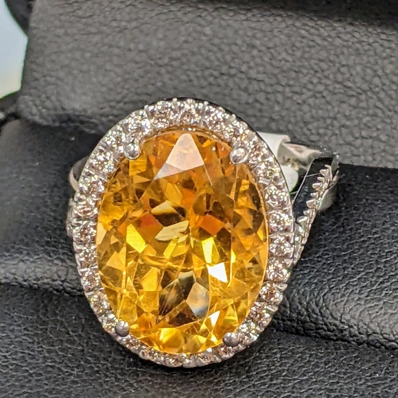 ***SOLD****"2.5ct yellow topaz and diamond ring - Picture 5 of 9
